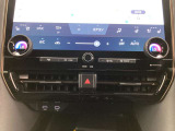 オートエアコンは温度を設定するだけで、自動で風量などを設定してくれます。運転しながら操作も必要ないので、安全性も向上します。