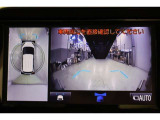 全方位モニターは慣れない場所でも周囲の状況を確認しながら駐車出来ます。フロントモニターがあると、小さな子供がしゃがんでいたりしていても発見しやすく、前方駐車や車の停止線の確認のサポートにもなります。