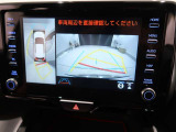 パノラミックビューモニター付きです。車両を上から見たような映像をディスプレイオーディオ画面に表示。運転席からの目視だけでは見にくい、車両周辺の状況をリアルタイムでしっかり確認できます。