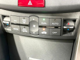 【左右独立型フルオートエアコン】運転席と助手席でそれぞれお好みの温度に設定可能。同乗者にも配慮した、最適な空調をお届け致します。