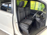 運転席シート廻りは使用感も少なく、良好な状態となっています。前オーナー様が丁寧に使っていたことがよくわかりますね。