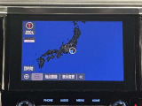 ディスプレイオーディオやカーナビは、現代のドライブにおいて欠かせない装備のひとつです。初めての場所でも迷いにくく、快適なルート案内で運転をサポートします。移動中のエンターテインメント性も高まります。