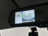 ルームミラーにクリヤーなカメラ映像で後方視界サポート!車両周囲安全確認にも役立つ、アラウンドビューモニター映像 スマート・ルームミラー装備!