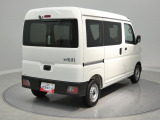 【頼れる積載力】荷物も積み込みやすいバックドア形状。たくさんのお荷物を効率よく運べるため、多様なライフスタイルに合わせて幅広くお使い頂ける頼もしい構造です。