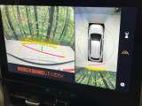 【パノラミックビューモニター】専用のカメラにより、上から見下ろしたような視点で360度クルマの周囲を確認することができます☆死角部分も確認しやすく、狭い場所での切り返しや駐車もスムーズに行えます。