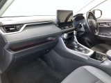 前方の見通しが良いすっきりした視界、誰でも扱いやすく運転できます。疲れにくく安心ドライブを更に快適なものにします!