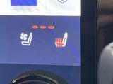 【シートベンチレーション】夏場は涼しい風でお尻や背中の熱やムレを防ぎ、冬はエアコンよりも早く温まります。レザーシートにうれしい装備で、季節を問わず快適に過ごせます。