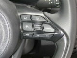 【レーダークルーズコントロール】(全車速追従機能付)付きです。車速に応じて追従支援してくれるので、ロングドライブも快適です。詳細は販売店スタッフまでおたずねください。