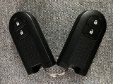 電子カードキーを携帯していれば、ドアハンドルやバックドアのリクエストスイッチを押すだけでドアの施錠・解錠気軽に出来ます。遠くはなれた場所からの操作も可能です。盗難防止のイモビライザー機能装備です!!!