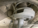 お車を安心してお乗りいただく為には、足回りの定期点検が欠かせません。サービスサポート(有償保証)では無料点検もご提供しており、安心のカーライフをお過ごしいただけるサポート体制が整っています。