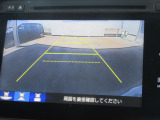 【リアカメラ】リバースに入れるだけで後方の映像が映ります。安全確認や、狭い駐車場での車庫入れ、雨の日や夜間など視界の悪い時に便利です。安全にバックする為には欠かせない装備です。