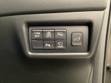 各種機能の切替スイッチは運転席パネル下に集約されています。任意で切り替え可能なため状況に合わせてお使いください。