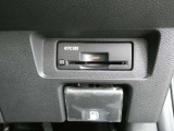 純正ETC2.0付 料金所もスムーズに通れ、割引料金の適用もあります。ビルトインできれいに収まっており、見た目もスマートです。