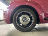 215/55R17タイヤに特別装備のアルミホイール&rdquo;CircleBlackを装着。