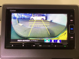 バックモニター付きで、車庫入れやバック時の後方確認をサポート。