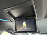 【フリップダウンモニター】大画面モニターで後席でもエンタメをお楽しみいただけます。小さなお子様にも大人気の装備です♪