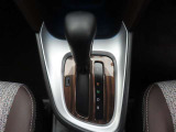 フロアシフトのCVTオートマチック車です。