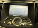 安全運転と駐車の支援をしてくれるバックカメラが装備されております。