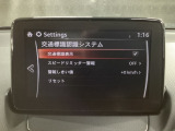 フォワードセンシングカメラで認識した交通標識をディスプレイに表示し、交通標識の見落とし防止を図り、安全運転を支援します。
