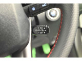 アクセルから足を離しても設定速度で走り続けてくれます。高速道路での長距離移動が楽になりますよ♪