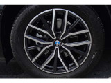 BMW純正アロイホイール。安心の純正タイヤが標準装備です。お車詳細や展示状況はフリーダイヤル(0078-6002-498412)またはBPS城東鶴見06-6933-6600迄お気軽にお問合せ下さい。