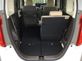 後席の操作がしやすく、荷物の量や大きさに合わせてスムーズにシートアレンジが行えます。