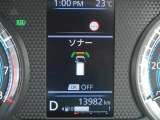 前後にソナーを装備。障害物に近づくと、音と画面でお知らせします。