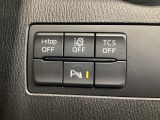 運転席脇のクラスタースイッチ部分にはパーキングセンサー、その他走行系スイッチを集中配置しております。