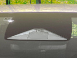 【ホンダセンシング】走行中に前方の車両等を認識し、衝突しそうな時は警報とブレーキで衝突回避と被害軽減をアシスト。より安全にドライブをお楽しみいただけます。