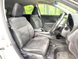 運転席シート廻りは使用感も少なく、良好な状態となっています。前オーナー様が丁寧に使っていたことがよくわかりますね。