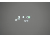運転手の目の前のガラスにスピードメーター等を表示してくれるヘッドアップディスプレイ。視線の移動が少なくてすむので運転に集中できます。