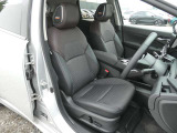 高級感のある上質なシートです。前席にはシートヒーターが付いています。また運転席はパワーシートになります。