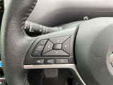 ステアリングスイッチの操作で、アドバンスディスプレイ・音量調整等が出来ますので目線をずらすことなく使用出来るので安全です。