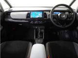 ◆視界広々で非常に運転しやすくロングドライブでも疲れを感じさせないすっきりとまとまったインパネ周りです。