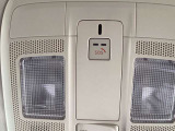 エアバッグ作動時や後突時、もしくは車内のSOSボタンを押した際に緊急通報オペレーターに連携し、救急・警察を手配します。更にオペレーターにも連携、お客様のご要望に応じてロードサービスの手配を行います。