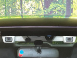 【アイサイトVer3】前方の車両等を検知し、衝突しそうな時は警報で注意を促し、ブレーキを踏む力をサポート。ブレーキを踏めなかった場合は衝突被害軽減ブレーキが作動、衝突回避をサポートします。