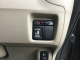 【助手席側パワースライドドア】です。リモコンや運転席のスイッチ操作で楽々自動開閉。