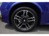 BMW純正アロイホイール。安心の純正タイヤが標準装備です。お車詳細や展示状況はフリーダイヤル(0078-6002-498412)またはBPS城東鶴見06-6933-6600迄お気軽にお問合せ下さい。