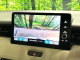 【バックカメラ】駐車時に後方がリアルタイム映像で確認できます。大型商業施設や立体駐車場での駐車時や、夜間のバック時に大活躍!運転スキルに関わらず、今や必須となった装備のひとつです!