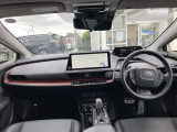 【運転席・インパネまわり】ハンドル・シート・フロアーなど隅々までプロによるクリーニング済み☆彡キレイな車内でドライブが一層快適にお楽しみいただけます!!