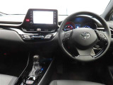 ぜひ展示車の運転席に座ってみてください。
