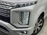 【LEDヘッドライト】悪天候や夜間走行時も良好な視界を確保し安心して運転できる高輝度LEDヘッドライトを装備!点灯速度が早く、消費電力も抑えられています。