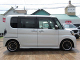 納車時に整備をさせていただきます。もちろん全車12ヶ月の保証・走行距離無制限・全国の日産ディラーで保証が可能です。有料にはなりますが保証延長の『ワイド保証プレミアム』もございます。