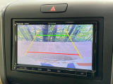 【バックカメラ】駐車時に後方がリアルタイム映像で確認できます。大型商業施設や立体駐車場での駐車時や、夜間のバック時に大活躍!運転スキルに関わらず、今や必須となった装備のひとつです!