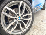 ●純正19インチアルミホイール:輸入車ならではの卓越した走りを支えるホイールと足回りです!日本車の走りに慣れている方にもぜひ体感して頂きたいほど、高いレベルでまとまっています!