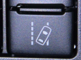 車線逸脱警報装置を装備しております。