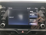 ディスプレイオーディオ装着車。ディスプレイとスマホを連携で、様々なアプリを使用できます。マップのアプリを繋げて、ナビゲーションとして使用できます。