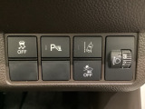 ハンドルの右側にはヘットライトリベライザーとHondaセンシング用のメインスイッチがついています。ヘッドライトリベライザーは道路状況や積荷の加重に応じてライトの高さを調節できます。