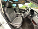 運転席シート廻りは使用感も少なく、良好な状態となっています。丁寧に使われていたことがよくわかりますね。