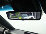デジタルインナーミラー装備!車両後方のカメラの映像をデジタル補正で視認性を向上させてインナーミラー内に表示します♪視界を遮るものがなく、後席に同乗者がいても後方を確認しやすく安心です♪
